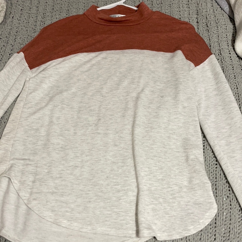 Slight turtle neck long sleeve